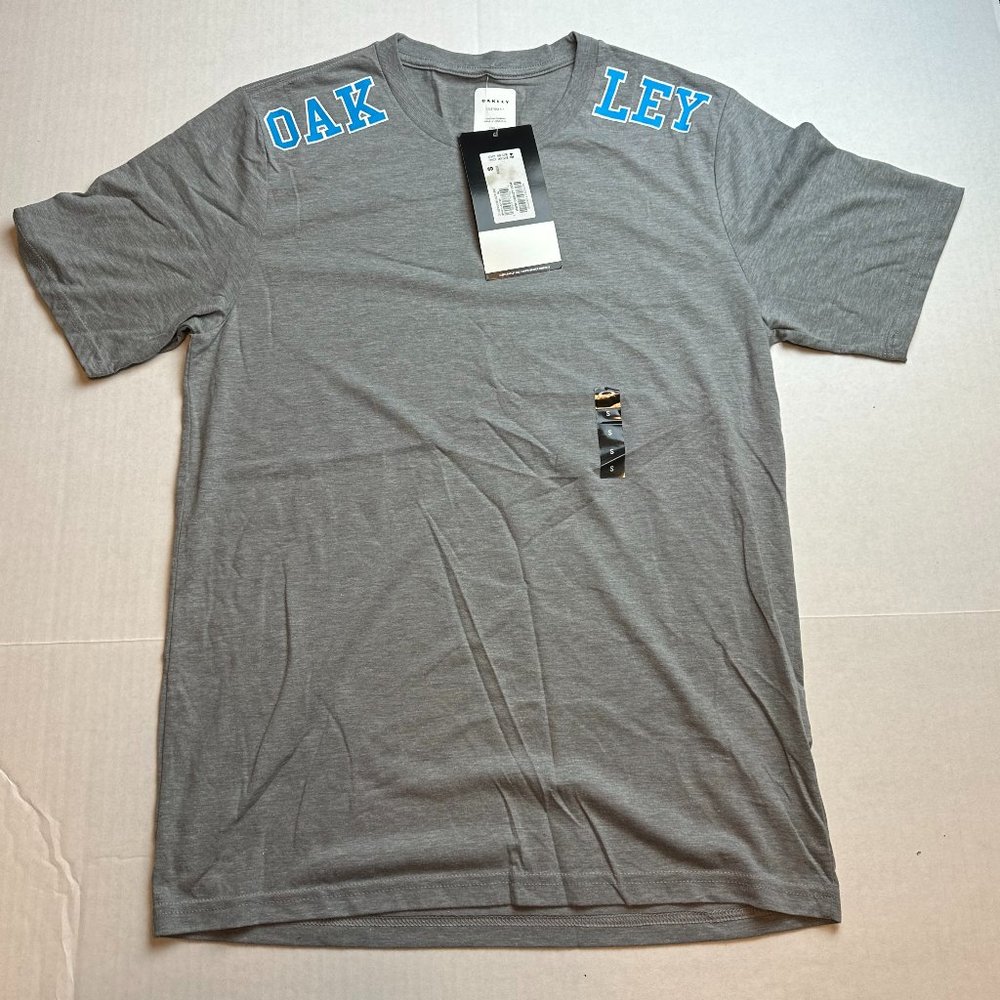 NWT Oakley Men's College Shoulder Logo T-Shirt Granite Heather Size S